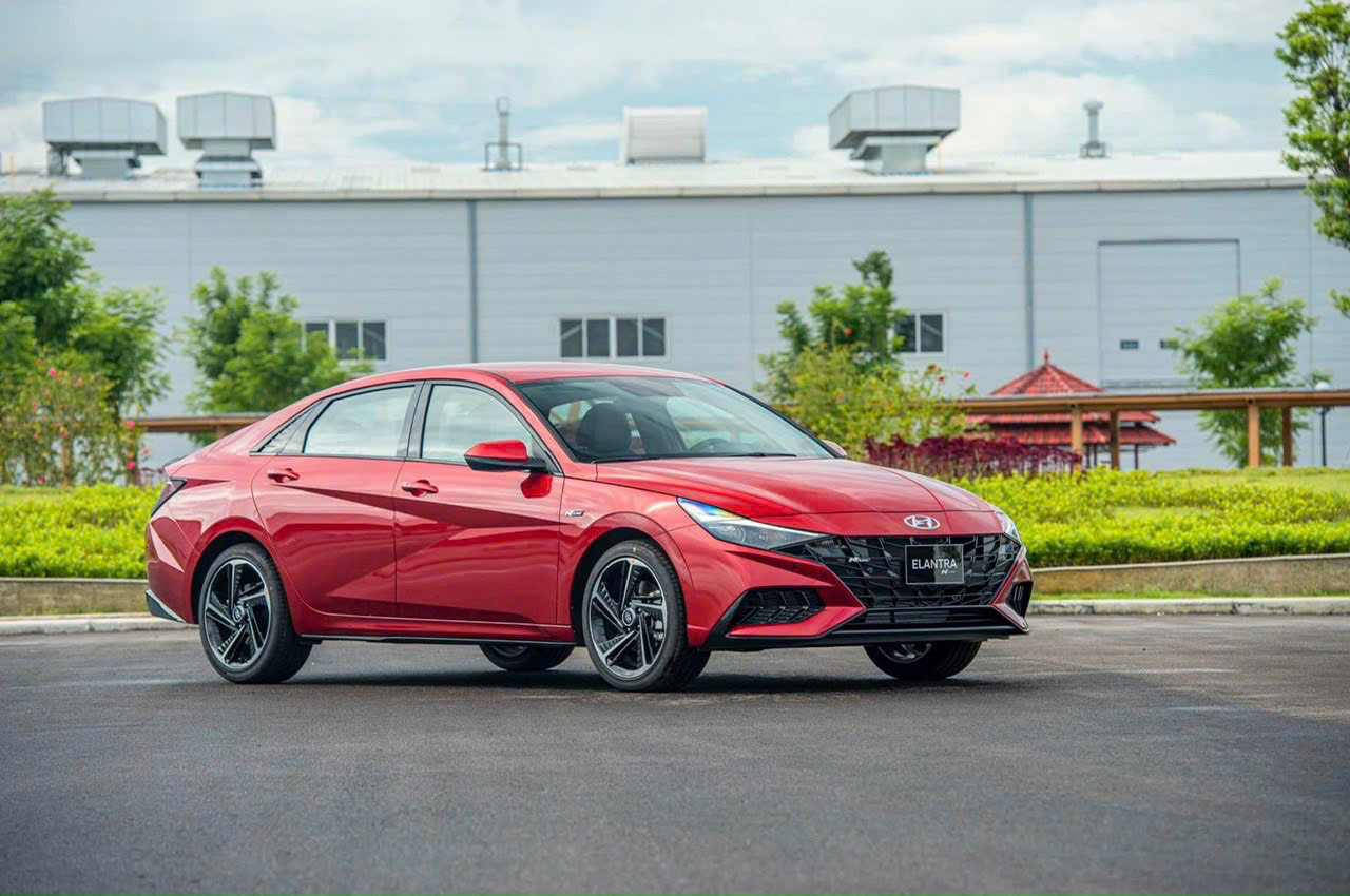 HYUNDAI ELANTRA