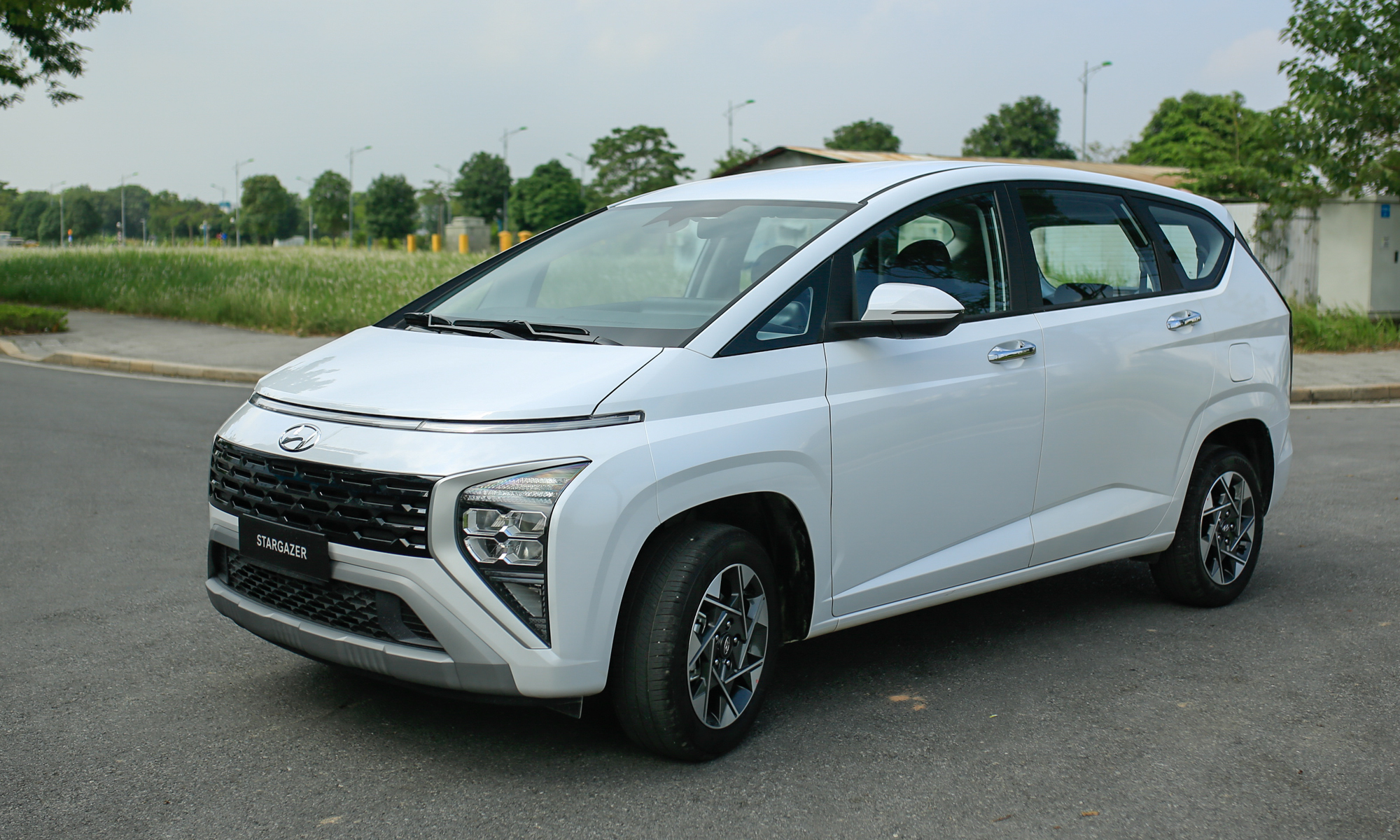 Hyundai Stargazer 2023: Giá xe lăn bánh & đánh giá thông số kỹ thuật 