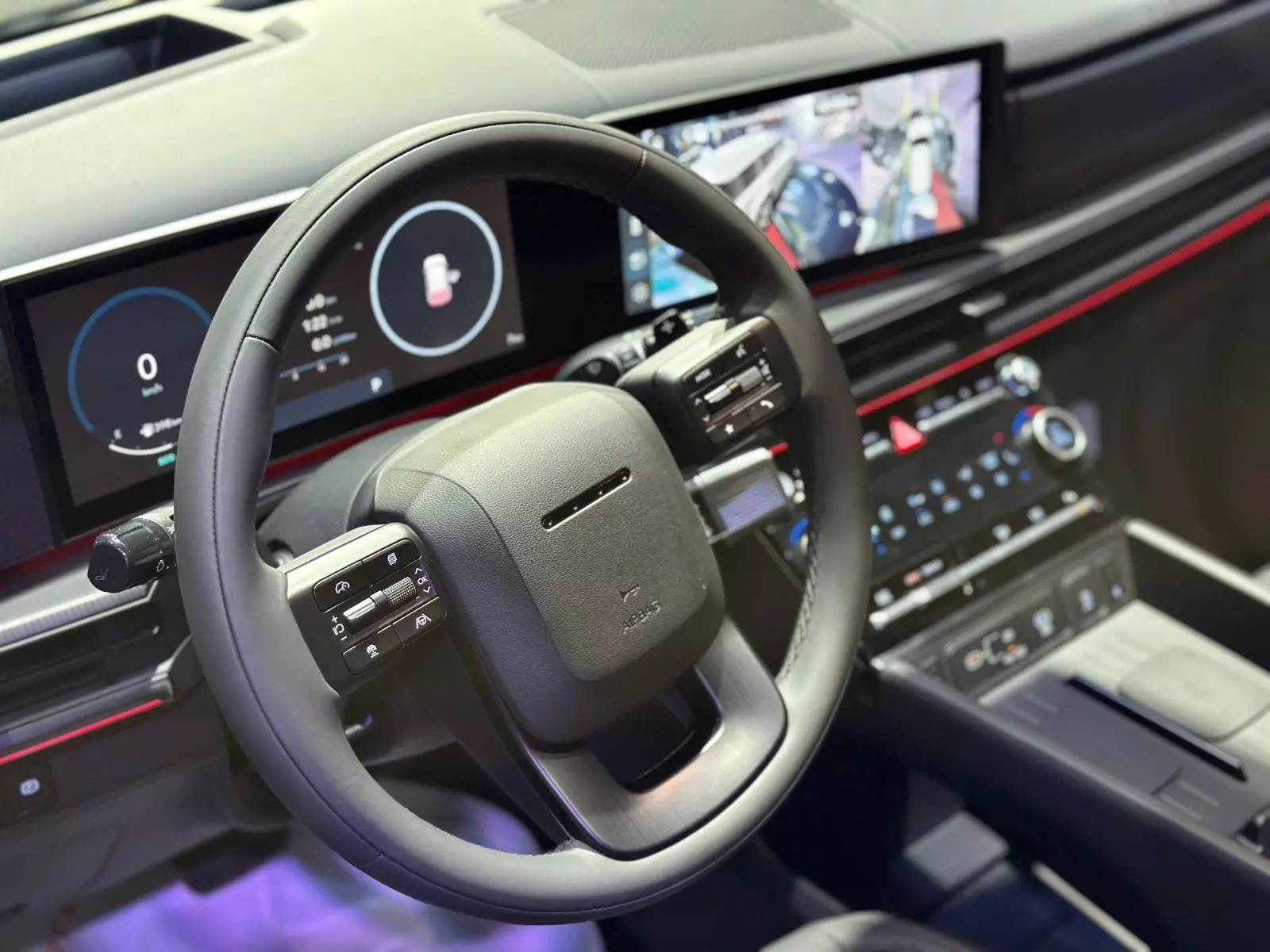 Vô-lăng xe thiết kế mới, giống kiểu của Range Rover Vô-lăng xe thiết kế mới, giống kiểu của Range Rover.