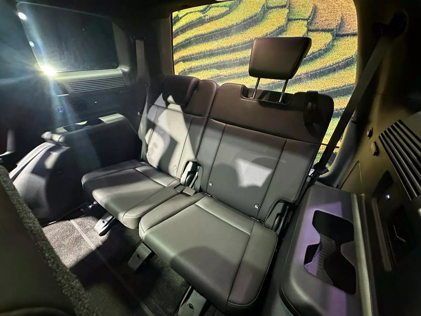 Hàng ghế thứ 3 Hàng ghế thứ 3.