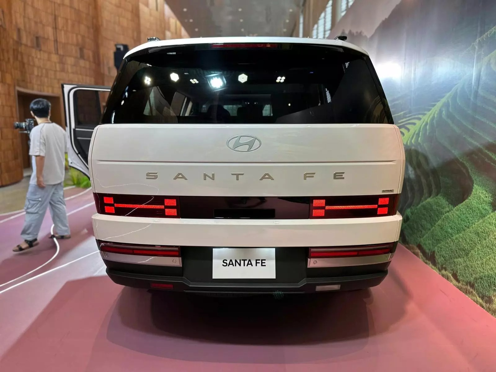 Đuôi xe với thiết kế gây nhiều tranh cãi Đuôi xe với thiết kế gây nhiều tranh cãi.