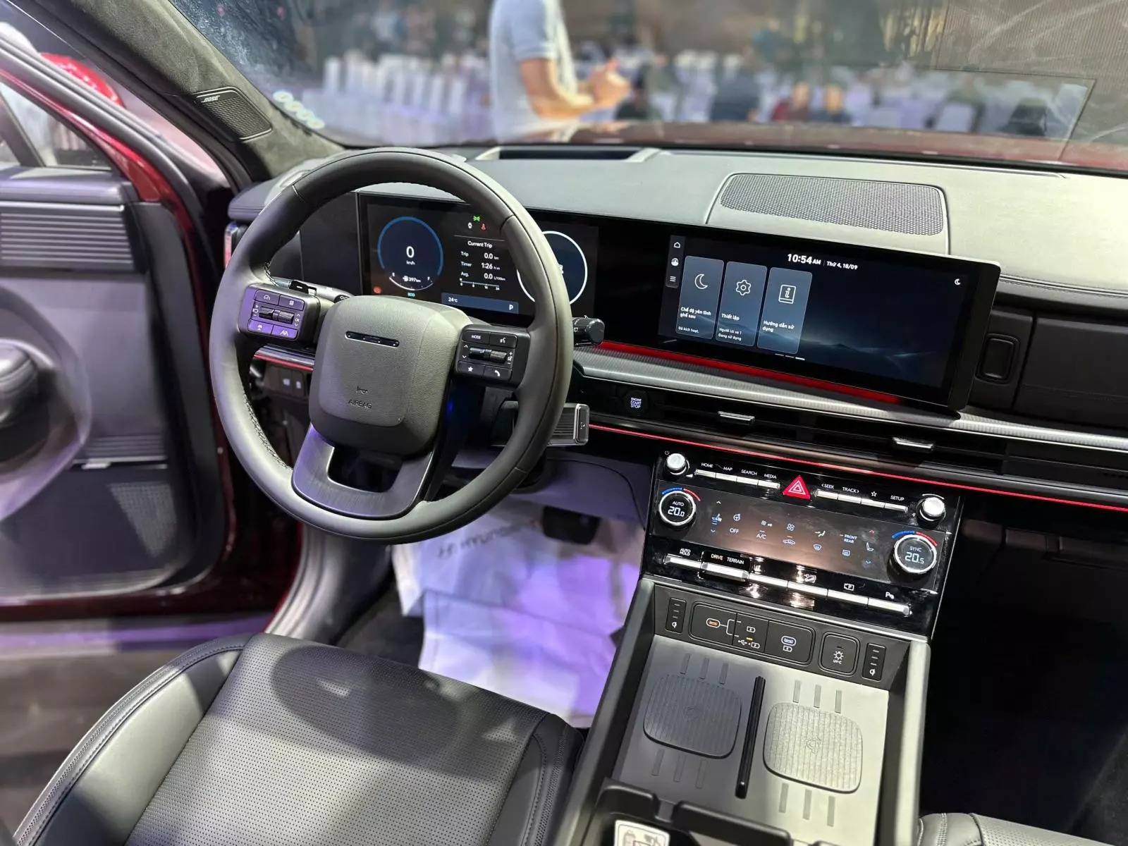 Cặp màn hình có độ phân giải cao, là sự tích hợp giữa cụm đồng hồ đo kỹ thuật số và màn hình thông tin giải trí cảm ứng cùng kích thước 12,3 inch Cặp màn hình có độ phân giải cao, là sự tích hợp giữa cụm đồng hồ đo kỹ thuật số và màn hình thông tin giải trí cảm ứng cùng kích thước 12,3 inch.