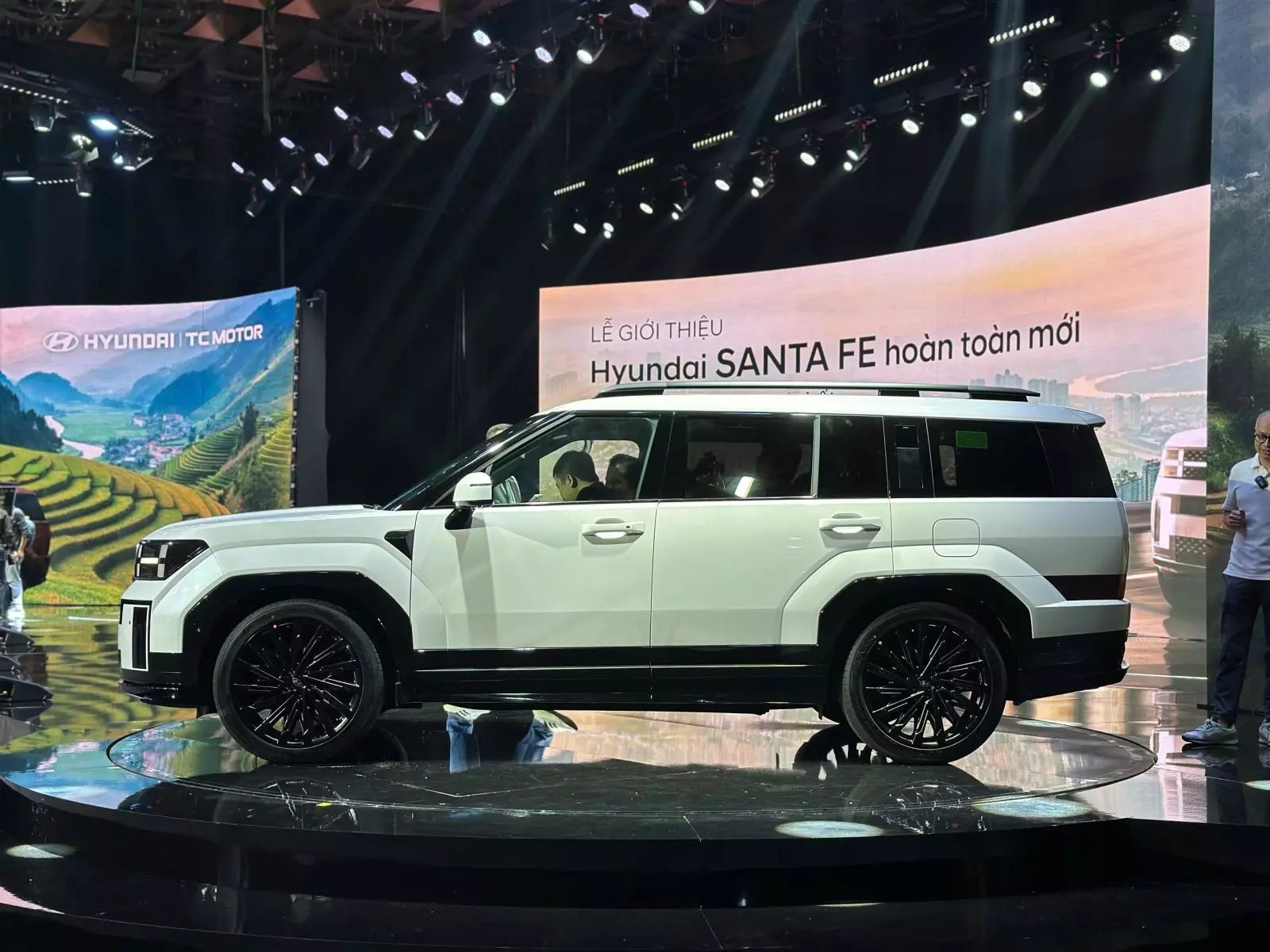 Hyundai Santa Fe 2024 gia tăng kích thước Hyundai Santa Fe 2024 gia tăng kích thước.